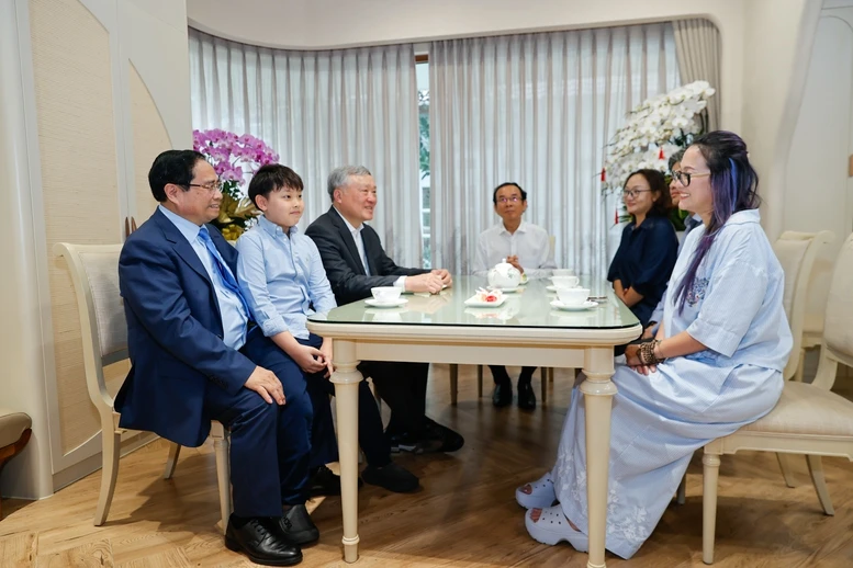 Thủ tướng Phạm Minh Chính dâng hương các cố lãnh đạo Đảng, Nhà nước và thăm, chúc Tết nguyên lãnh đạo Đảng, Nhà nước- Ảnh 6.