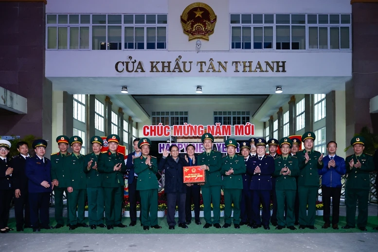 Thủ tướng: Phát động 'Chiến dịch Đông Khê năm 2026' hoàn thành 2 tuyến cao tốc ở Lạng Sơn, Cao Bằng- Ảnh 13. Thủ tướng: Phát động 'Chiến dịch Đông Khê năm 2026' hoàn thành 2 tuyến cao tốc ở Lạng Sơn, Cao Bằng- Ảnh 13.