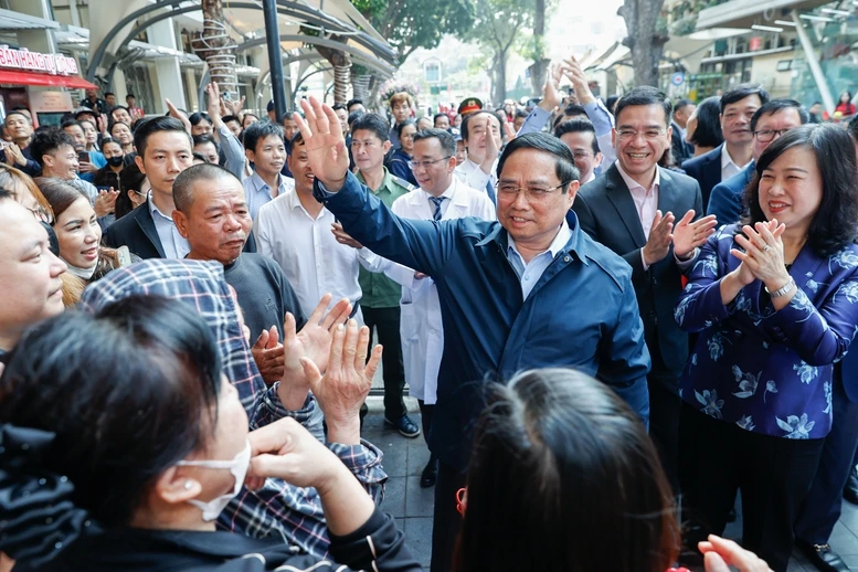 Thủ tướng: Phát huy vai trò các bệnh viện tuyến cuối 'giành giật sự sống, là hy vọng lớn nhất của người bệnh'- Ảnh 1.