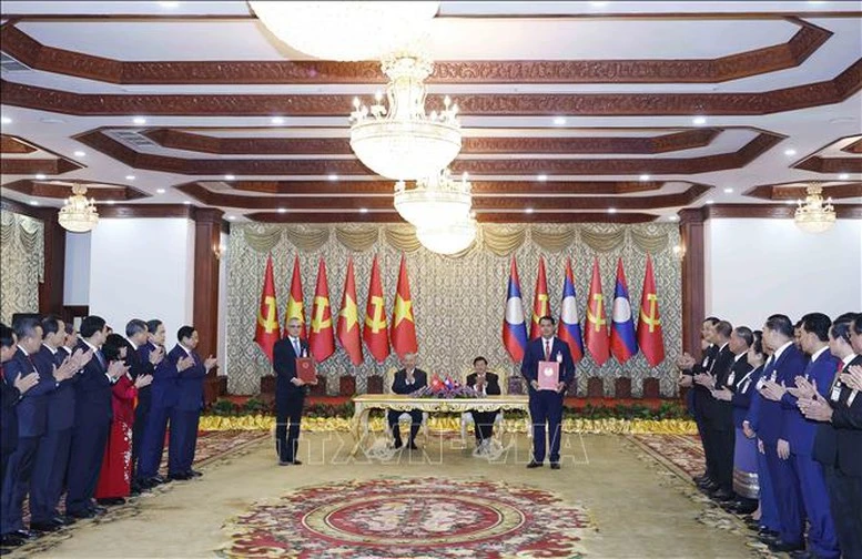 Tổng Bí thư Tô Lâm chứng kiến Lễ trao các văn kiện hợp tác Việt Nam - Lào- Ảnh 1.