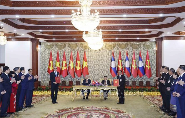 Tổng Bí thư Tô Lâm chứng kiến Lễ trao các văn kiện hợp tác Việt Nam - Lào- Ảnh 2.