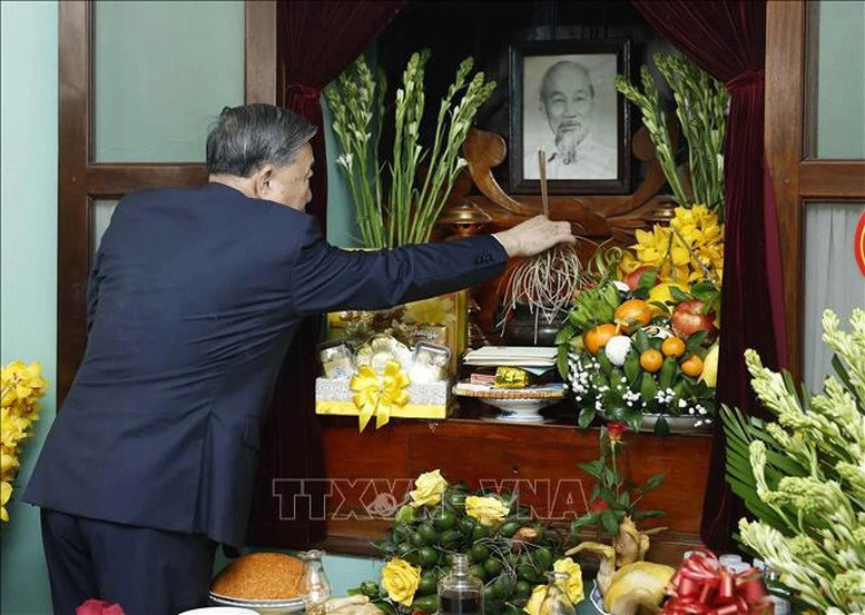 Tổng Bí thư Tô Lâm dâng hương tại Khu Di tích Hoàng thành Thăng Long và Di tích nhà 67- Ảnh 3.