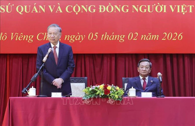 Tổng Bí thư Tô Lâm gặp gỡ cán bộ Đại sứ quán và cộng đồng người Việt Nam tại Lào- Ảnh 4. Tổng Bí thư Tô Lâm gặp gỡ cán bộ Đại sứ quán và cộng đồng người Việt Nam tại Lào- Ảnh 4.