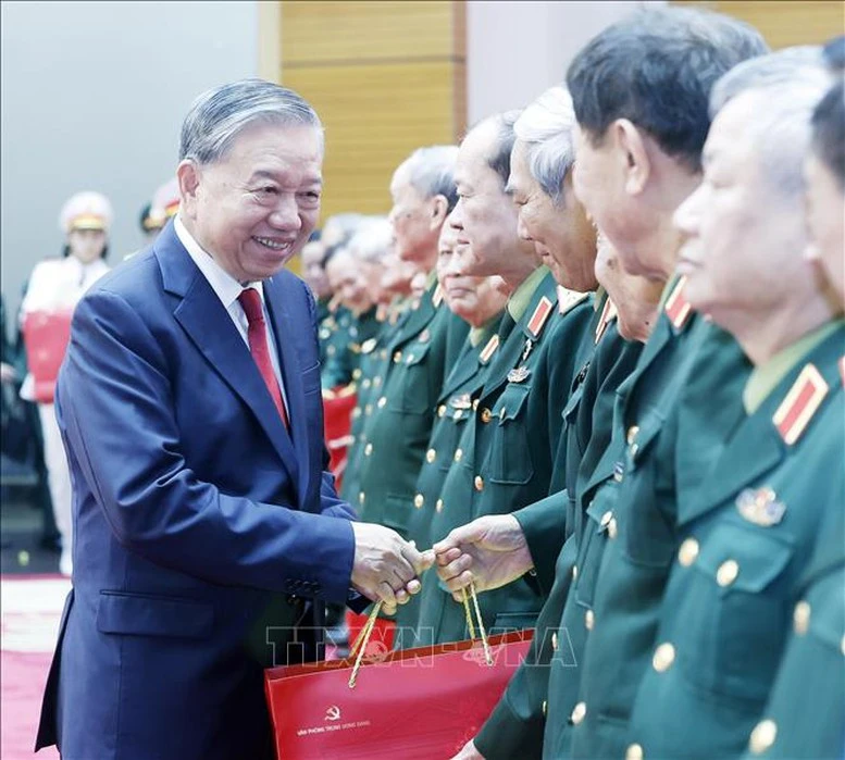 Tổng Bí thư Tô Lâm gặp mặt đại biểu tướng lĩnh quân đội nghỉ hưu, nghỉ công tác- Ảnh 5.