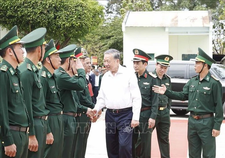 Tổng Bí thư Tô Lâm thăm, chúc Tết cán bộ, chiến sĩ đồn biên phòng EA H’Leo- Ảnh 1.