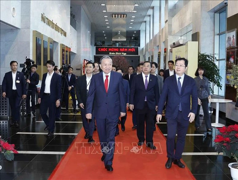 Tổng Bí thư Tô Lâm thăm, chúc Tết cán bộ, phóng viên VTV và VOV- Ảnh 1.