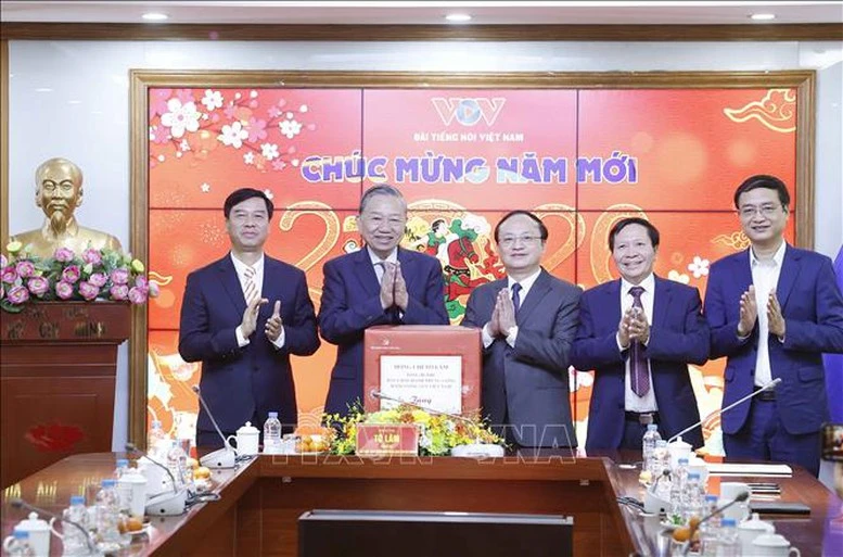 Tổng Bí thư Tô Lâm thăm, chúc Tết cán bộ, phóng viên VTV và VOV- Ảnh 7.