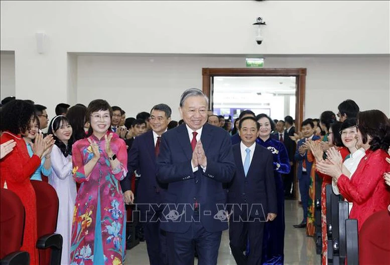 Tổng Bí thư Tô Lâm: TTXVN vươn lên ở tầm cao mới, xứng đáng là mạch máu thông tin tin cậy của đất nước- Ảnh 2.