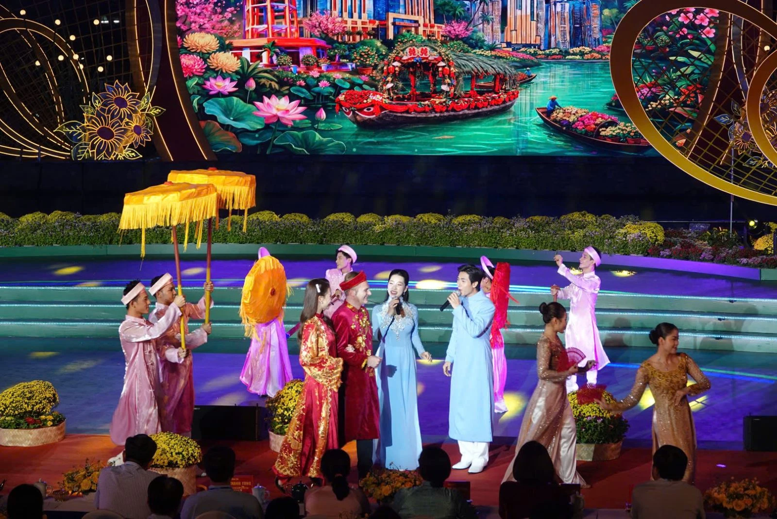 TP Hồ Chí Minh: Khai mạc Chợ hoa Xuân 'Trên bến dưới thuyền' Tết Bính Ngọ 2026 - Ảnh 3.