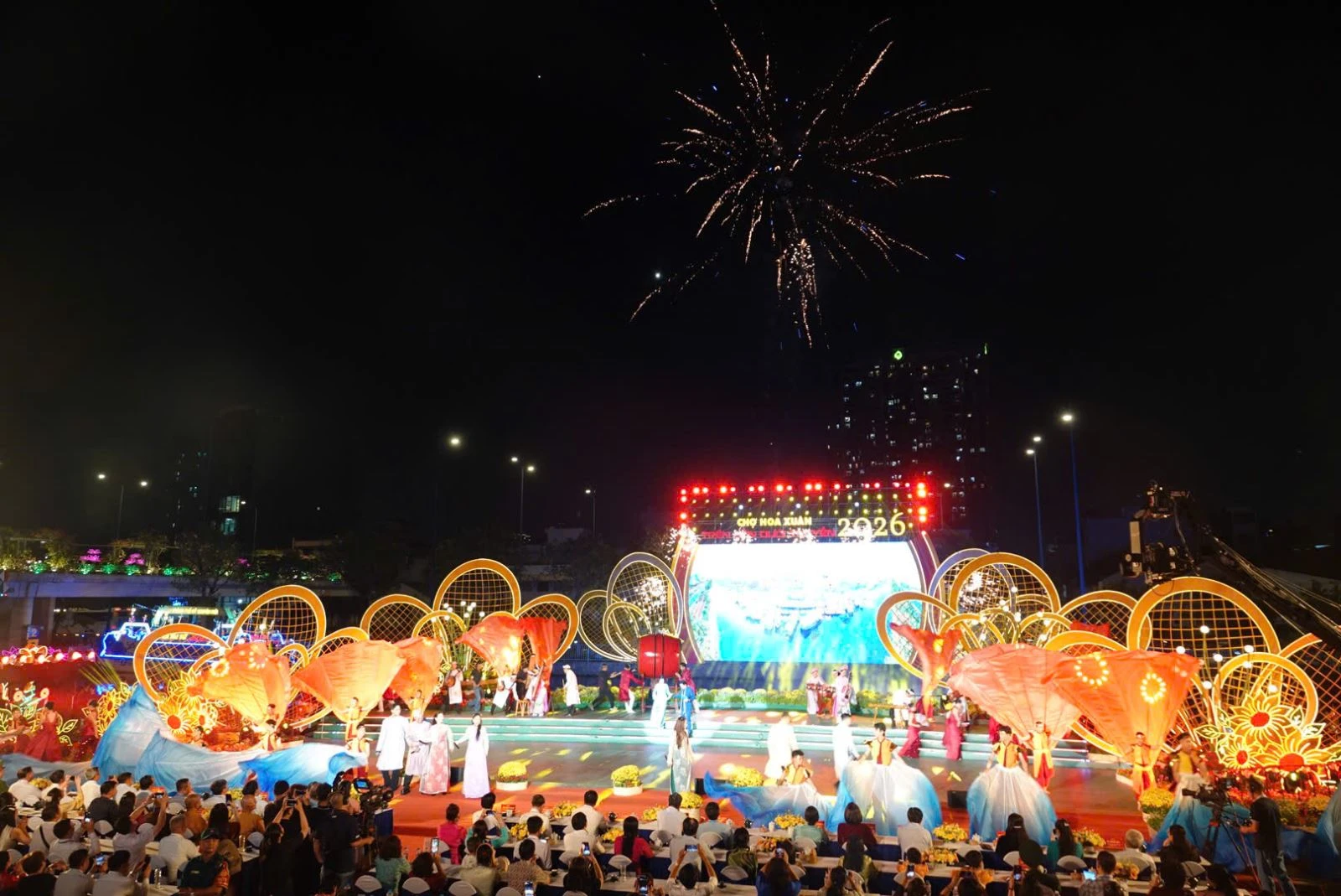 TP Hồ Chí Minh: Khai mạc Chợ hoa Xuân 'Trên bến dưới thuyền' Tết Bính Ngọ 2026 - Ảnh 4.