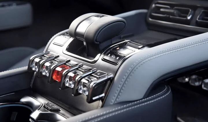 Các nút điều khiển vật lý bên trong khoang lái của xe BYD Fang Cheng Bao Bao 5. (Ảnh: BYD)