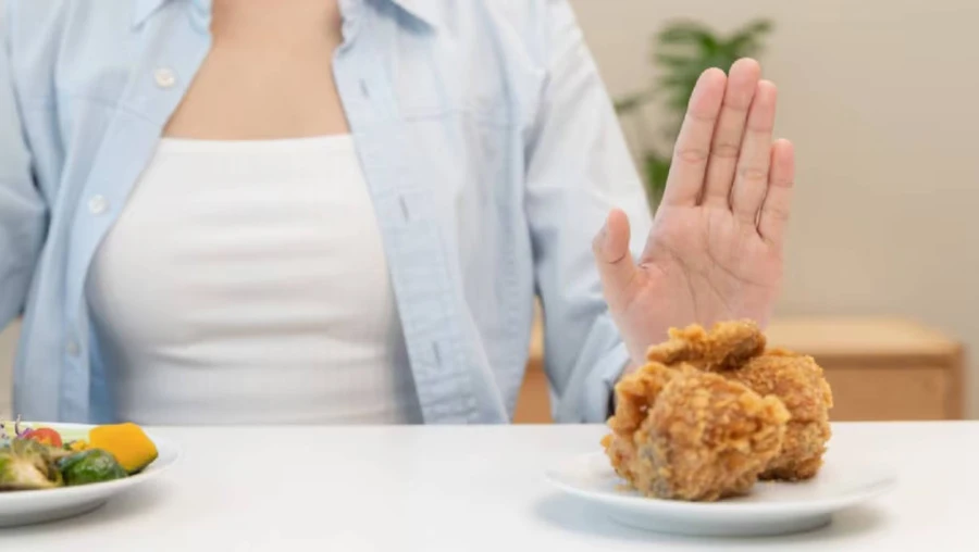 Tiêu thụ các thực phẩm siêu chế biến có thể tạo thêm gánh nặng cho thận. (Ảnh: ITN). 2-tieu-thu-cac-thuc-pham.jpg