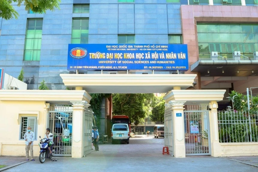 truong Dai hoc anh 8
