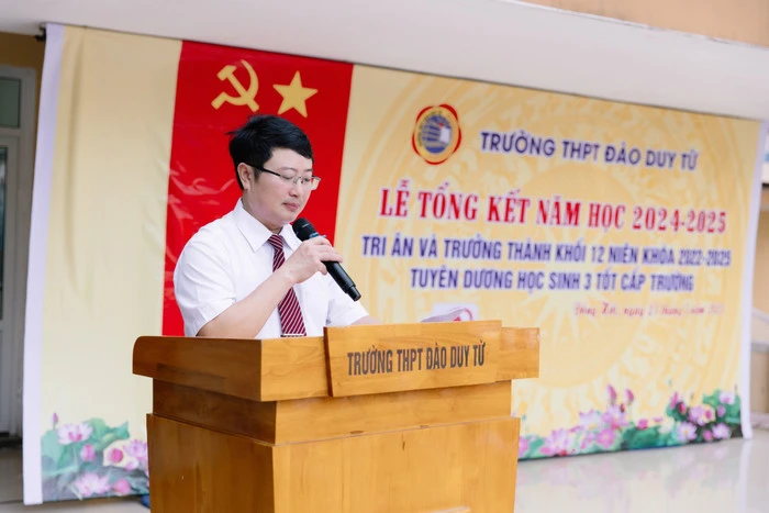Thầy Dương Văn Trai - Hiệu trưởng Trường Trung học phổ thông Đào Duy Từ (phường Đồng Hới, tỉnh Quảng Trị). Ảnh: NVCC.