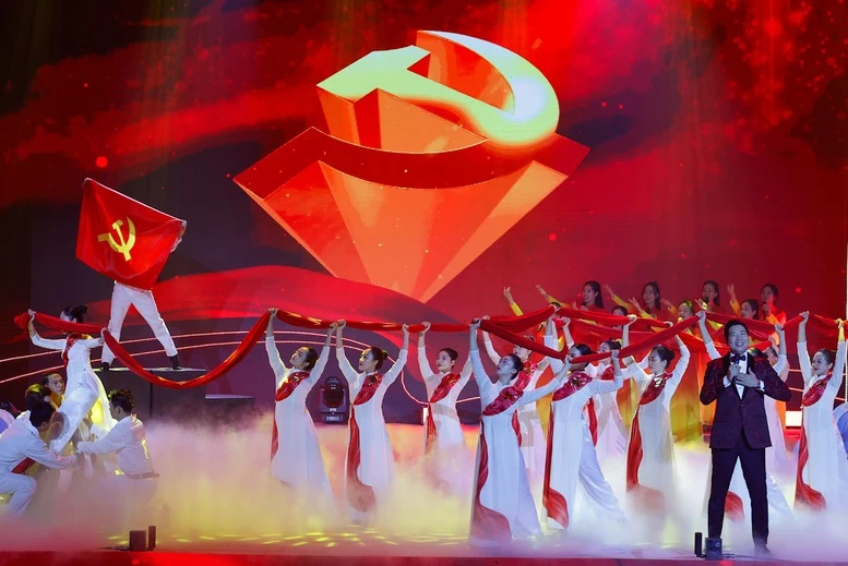 Chương trình nghệ thuật chính luận "Thủ tướng Phạm Văn Đồng - Trọn đời vì nước vì dân"- Ảnh 5. Chương trình nghệ thuật chính luận "Thủ tướng Phạm Văn Đồng - Trọn đời vì nước vì dân"- Ảnh 5.