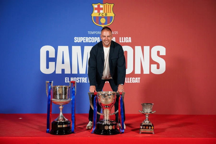 HLV Hansi Flick tiếp tục gắn bó với CLB Barcelona tới năm 2028.