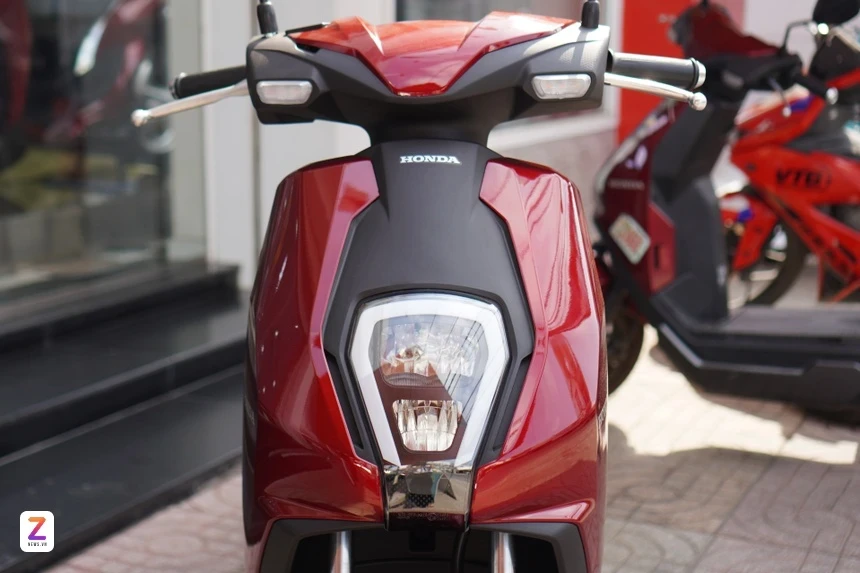 Honda, xe may dien anh 1