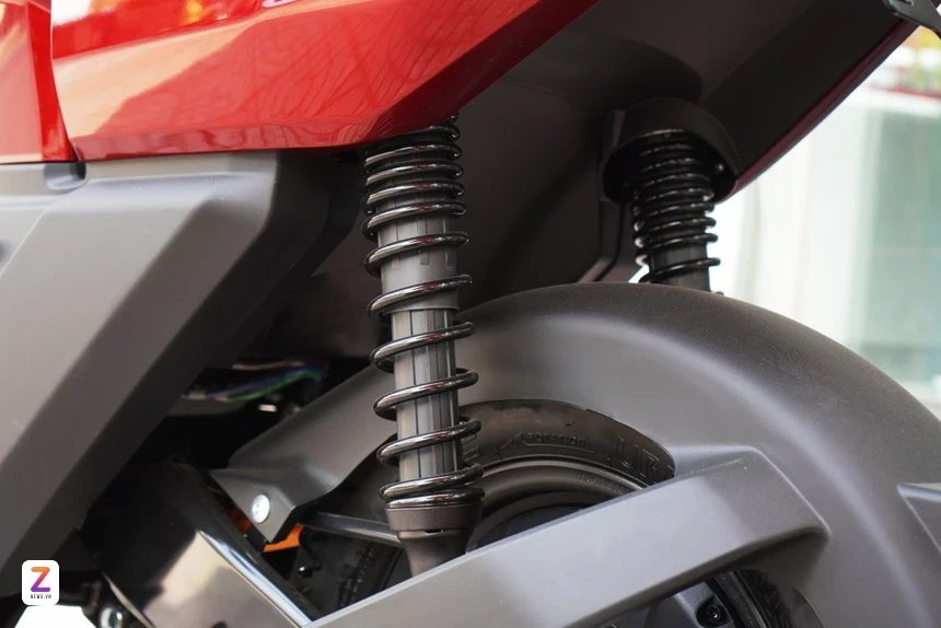 Honda, xe may dien anh 5