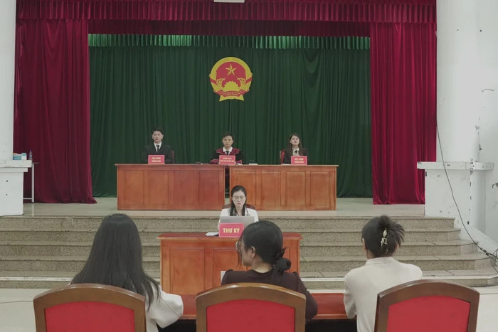 Phiên tòa giả định của sinh viên ngành Luật tại Trường Đại học Văn hóa Hà Nội. Ảnh: Website nhà trường. 495461770-1261261382665994-7487957416247529696-n.jpg