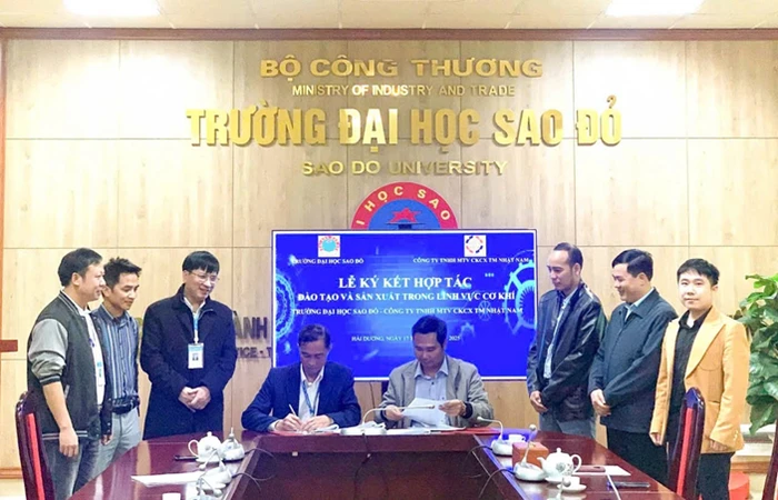 Trường Đại học Sao Đỏ ký kết hợp tác Công ty TNHH Một thành viên Cơ khí chính xác và Thương mại Nhật Nam. Ảnh NTCC picture14.png
