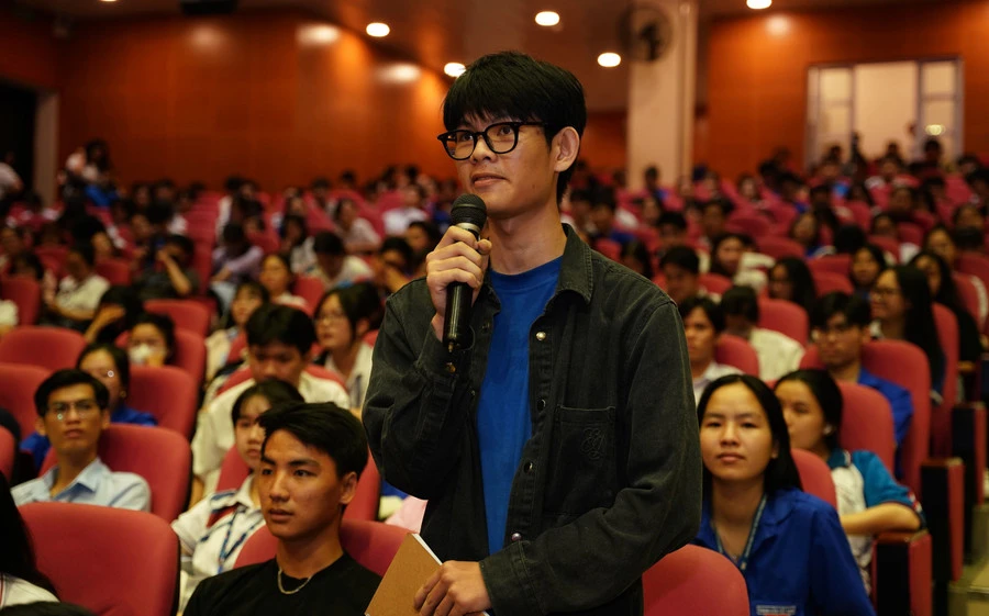 Sinh viên Trường Đại học Sư phạm TP Hồ Chí Minh. Ảnh: HCMUE dao-tao-giao-vien-theo-mo-hinh-truc-3-tang-3.jpg