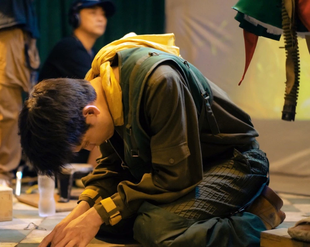 Diễn viên Trần Doãn Hoàng nhận được sự quan tâm của khán giả với vai Minh Hiếu trong phim Cảm ơn người đã thức cùng tôi - Ảnh do đoàn phim cung cấp