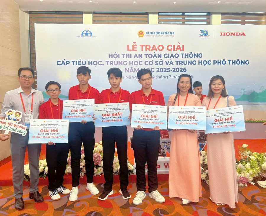 Giáo viên, học sinh TP Cần Thơ đoạt giải cao tại Hội thi An toàn giao thông.