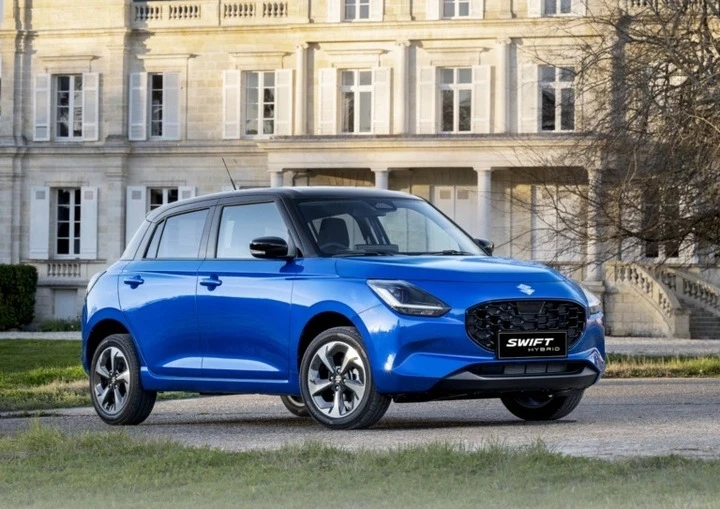 Suzuki Swift Hybrid sở hữu động cơ linh hoạt giúp tiết kiệm nhiên liệu tối đa trong điều kiện vận hành hỗn hợp.