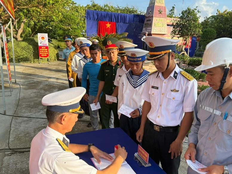 'Ngày hội non sông' ở đặc khu Trường Sa- Ảnh 4.