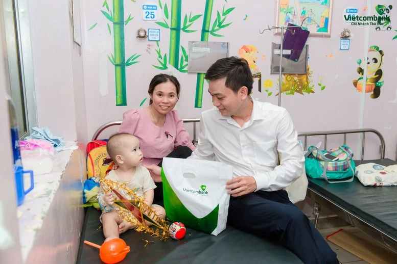 Những câu chuyện nhân ái giữa nhịp sống thành phố mang tên Bác- Ảnh 1.