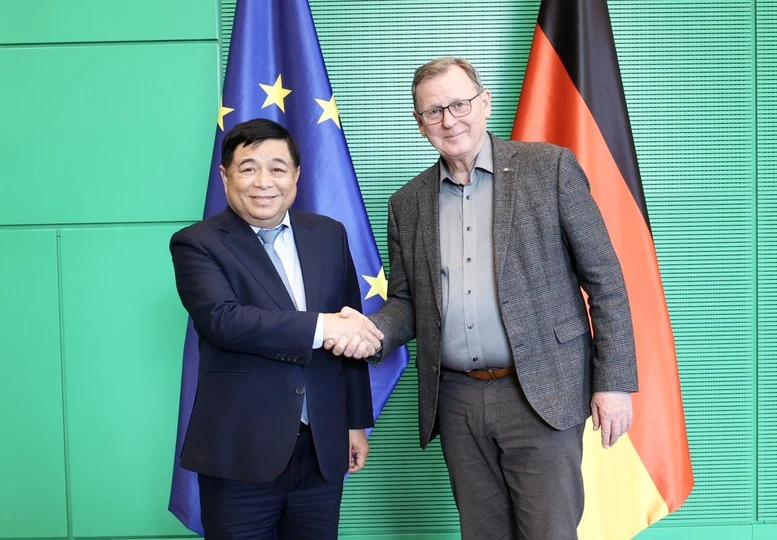 Phó Thủ tướng Chính phủ Nguyễn Chí Dũng hội kiến Phó Chủ tịch Quốc hội Đức- Ảnh 1.