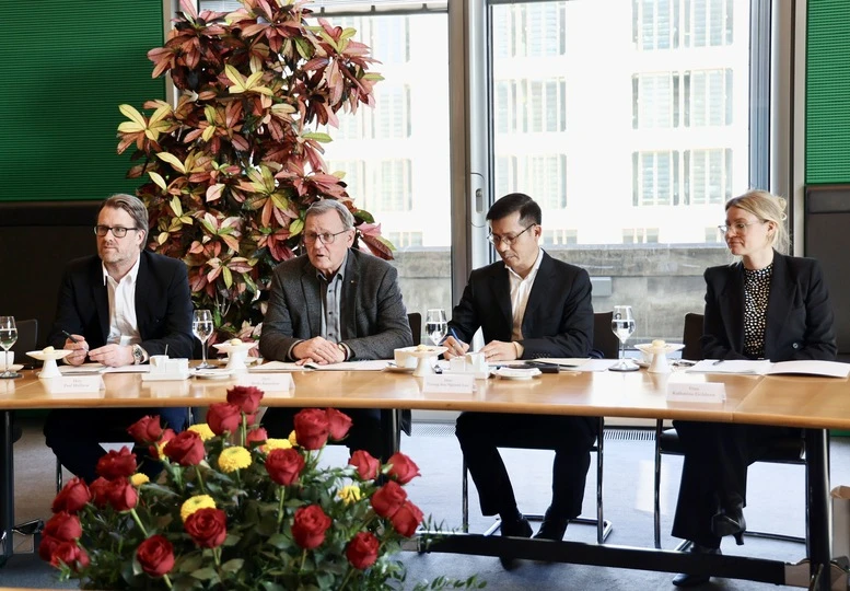 Phó Thủ tướng Chính phủ Nguyễn Chí Dũng hội kiến Phó Chủ tịch Quốc hội Đức- Ảnh 4.