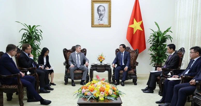 Phó Thủ tướng Hồ Quốc Dũng tiếp Thống đốc tỉnh Perm, Liên bang Nga- Ảnh 2.