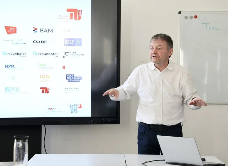 Phó Thủ tướng Nguyễn Chí Dũng thăm Trung tâm Khởi nghiệp, Đại học Kỹ thuật Berlin- Ảnh 3.