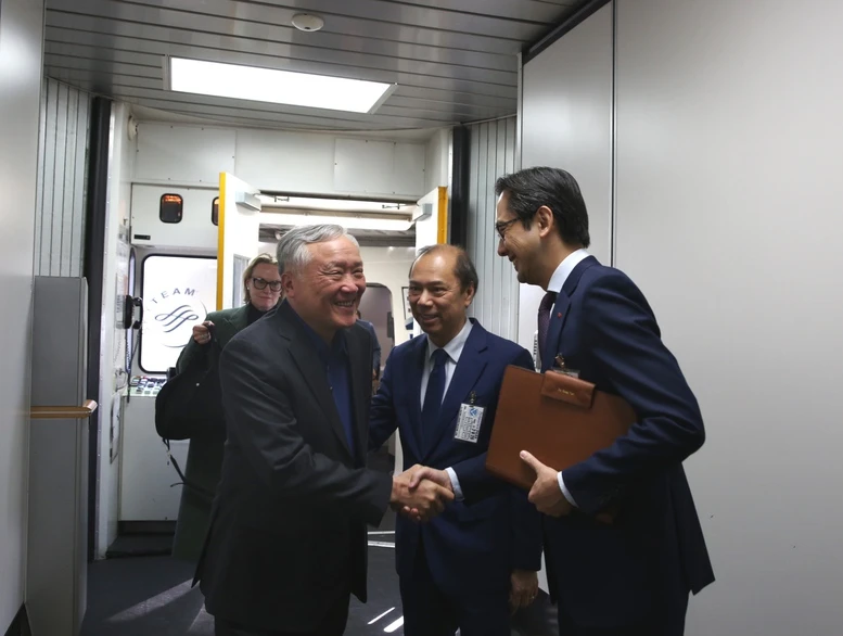 Phó Thủ tướng Thường trực Chính phủ Nguyễn Hòa Bình tới New York- Ảnh 1.