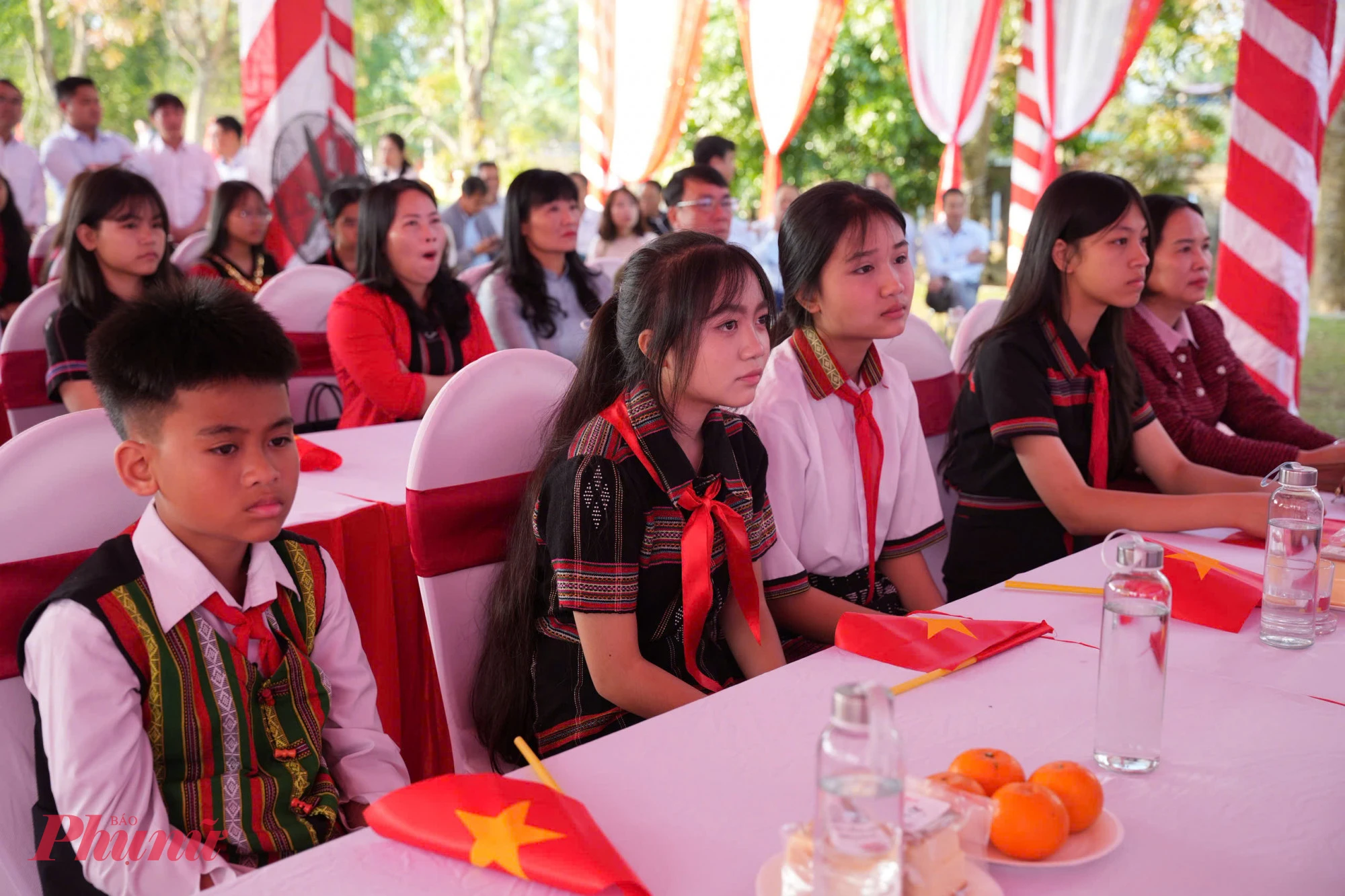 Học sinh vùng cao A Lưới tại lễ khởi công 