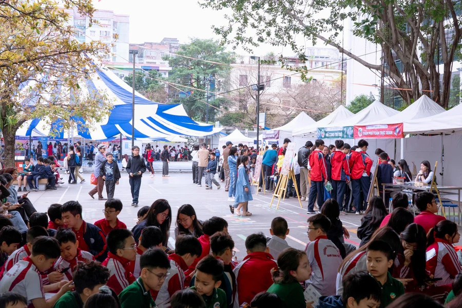 MOD Yên Hòa 2026 tổ chức tại trường Ngôi Sao Hà Nội thu hút đông đảo thầy cô và học sinh tham dự.