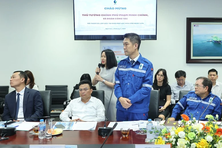 Thủ tướng làm việc tại Nhà máy Lọc hóa dầu Nghi Sơn và khảo sát địa điểm xây dựng kho dầu chiến lược- Ảnh 3.