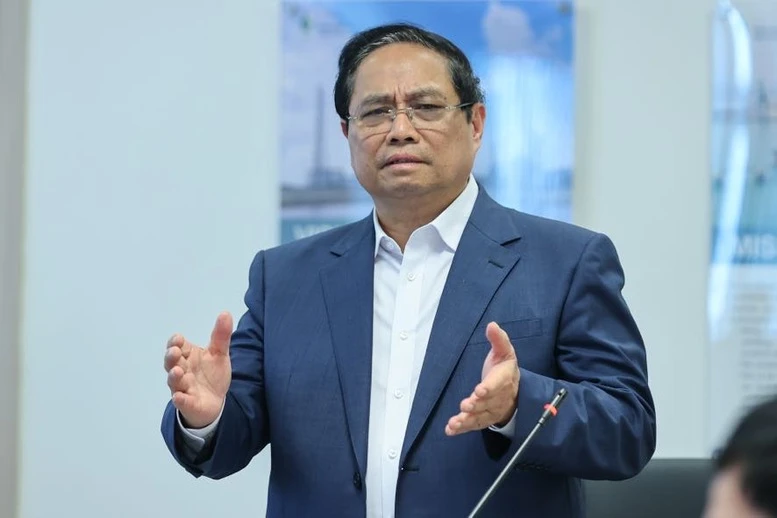 Thủ tướng làm việc tại Nhà máy Lọc hóa dầu Nghi Sơn và khảo sát địa điểm xây dựng kho dầu chiến lược- Ảnh 5.