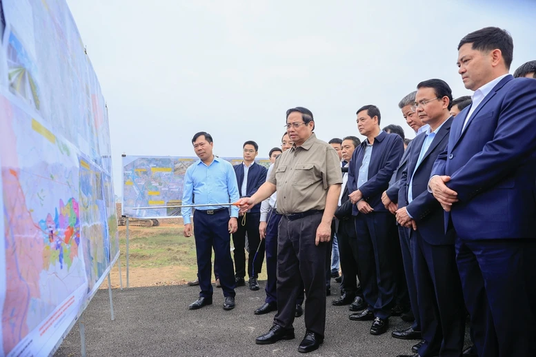 Thủ tướng: Phát triển kinh tế hàng không, khu thương mại tự do thế hệ mới tại sân bay Gia Bình- Ảnh 1.