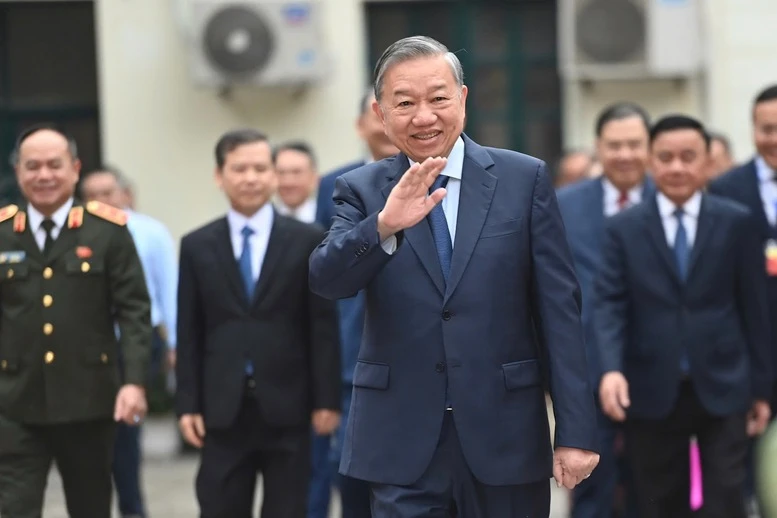 Tổng Bí thư Tô Lâm bỏ phiếu bầu cử đại biểu Quốc hội, HĐND các cấp tại phường Ba Đình, Hà Nội- Ảnh 1.