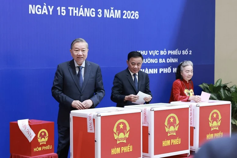 Tổng Bí thư Tô Lâm bỏ phiếu bầu cử đại biểu Quốc hội, HĐND các cấp tại phường Ba Đình, Hà Nội- Ảnh 6.