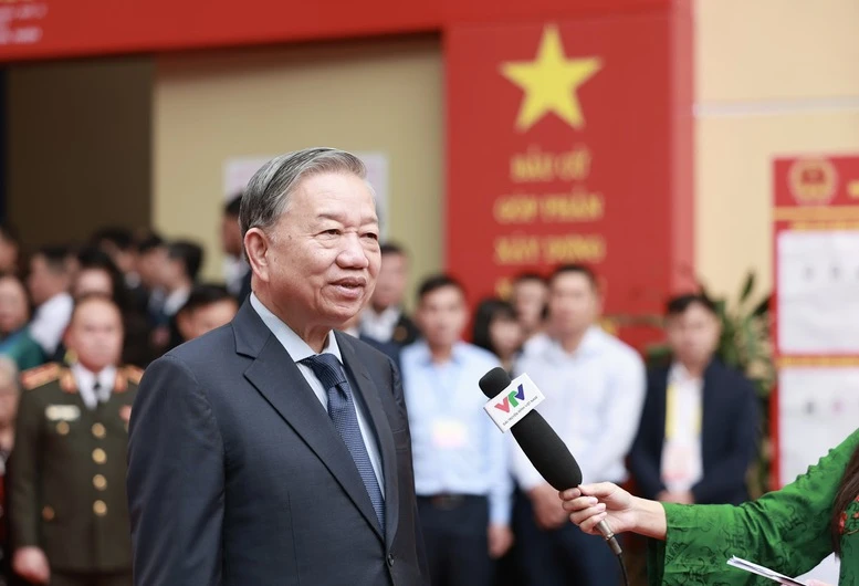 Tổng Bí thư Tô Lâm bỏ phiếu bầu cử đại biểu Quốc hội, HĐND các cấp tại phường Ba Đình, Hà Nội- Ảnh 7.