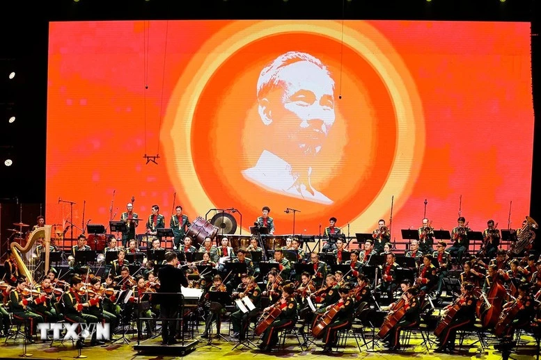 Tổng Bí thư và Chủ tịch Quốc hội dự chương trình nghệ thuật "Thanh âm dưới ánh Mặt trời"- Ảnh 3.