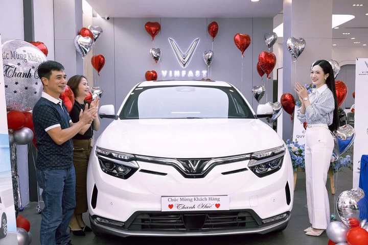 Vingroup khẩn cấp hỗ trợ khách hàng giảm áp lực giá nhiên liệu - 1