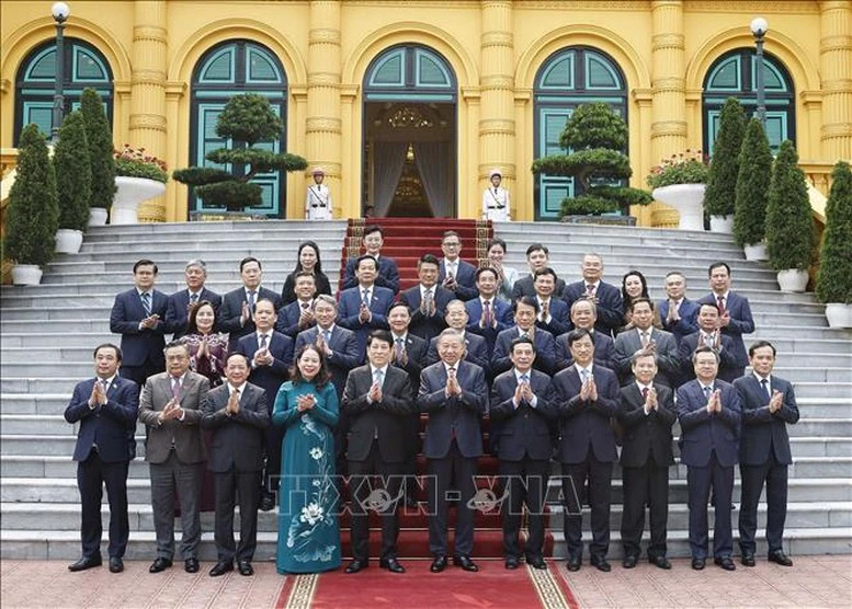 Bàn giao công tác giữa Tổng Bí thư, Chủ tịch nước Tô Lâm và nguyên Chủ tịch nước Lương Cường- Ảnh 5.