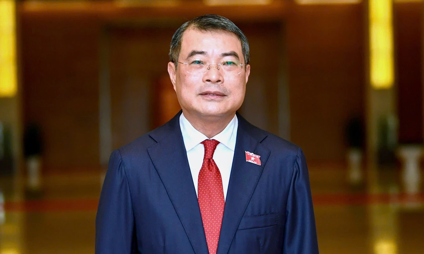 Thiết kế suit mềm giúp bộ trang phục trở nên nhẹ nhàng, đời thường hơn