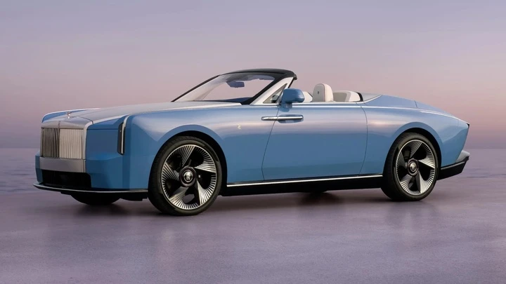 Rolls-Royce Nightingale gây ấn tượng với thiết kế mui trần hai cửa sang trọng.