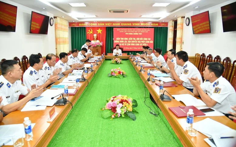 Chống buôn lậu trên biển tây nam: Siết chặt kiểm soát, xử lý hơn 400 vụ- Ảnh 1.