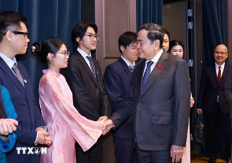 Chủ tịch Quốc hội gặp Hội sinh viên và lưu học sinh tiêu biểu của Việt Nam tại Italy- Ảnh 1.